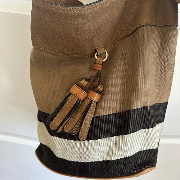 JUST REDUCED. Burberry canvas bag with inside pouch - Picture 2 of 13